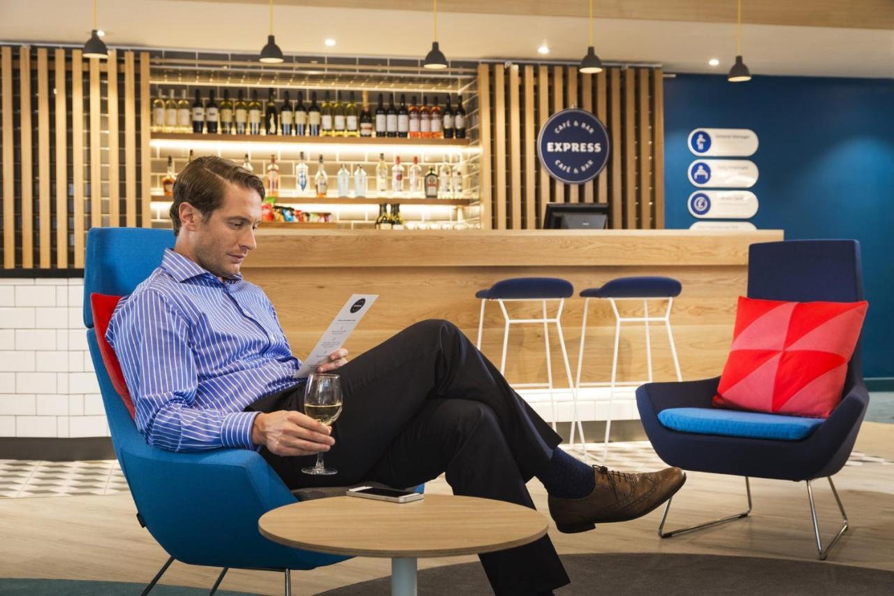 Holiday Inn Express - Fleet By Ihg ภายนอก รูปภาพ